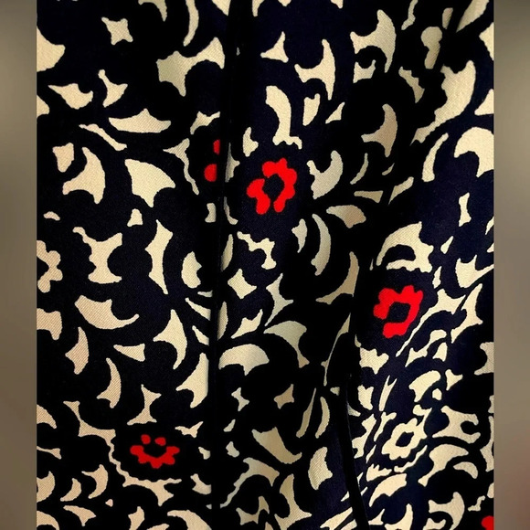 EUC London Times 8 knee length fit 2 flare dress. Raised dart details sleeveless - Picture 3 of 7